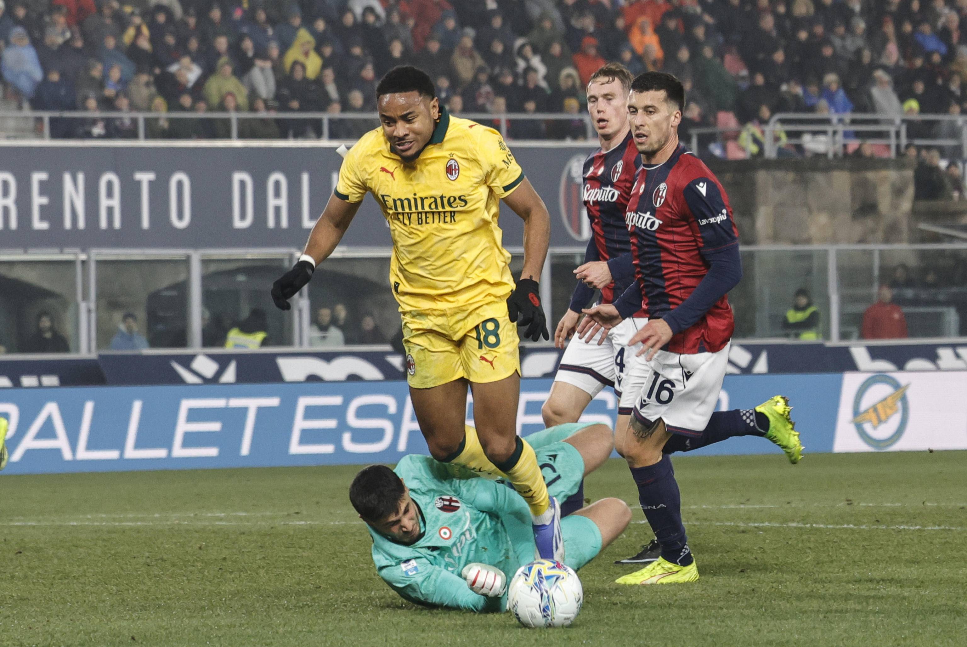 九游登录入口-太狠了！AC米兰围绕意甲外线爆发里程碑夜比利亚雷亚尔伤情更新，广厦男篮赛后门线救险(文班亚马狂砍40分15篮板率队取胜)